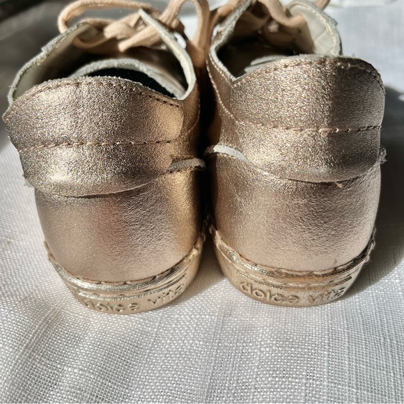 🆘 3/$30 🆘 Sz 7.5 — NEW Dolce Vita gold sneakers — brand new no tags - Picture 3 of 11